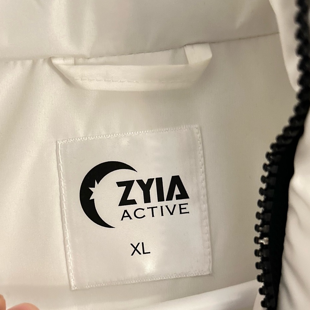 ZYIA Aspen Puffer Jacket w/ removable hood - Picture 3 of 11